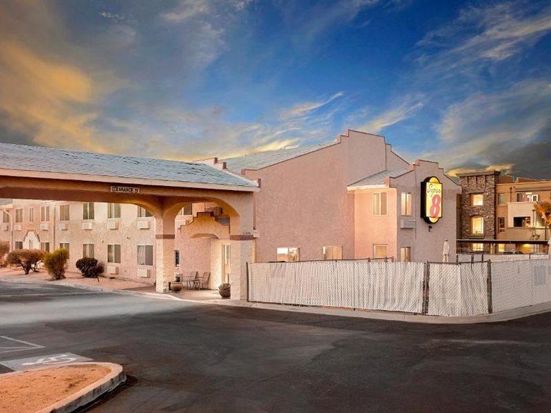 Super 8 By Wyndham Yucca Val/Joshua Tree Nat Pk Area Motel Yucca Valley Exterior foto